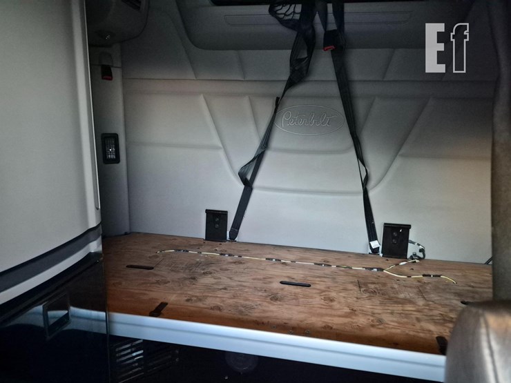 2024-peterbilt-579-image-25