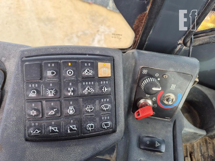 2006-deere-444j-image-17