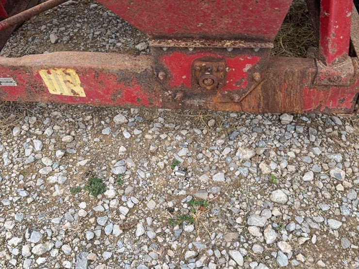 new-holland-352-image-11