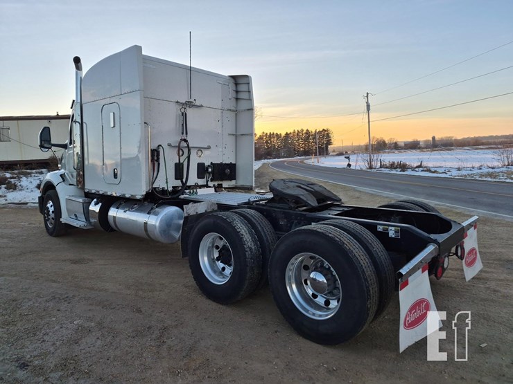 2024-peterbilt-579-image-11