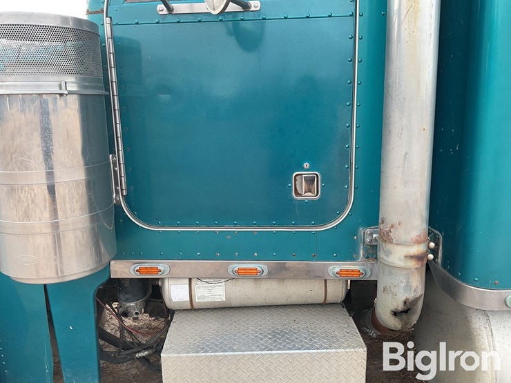 peterbilt-379-image-16