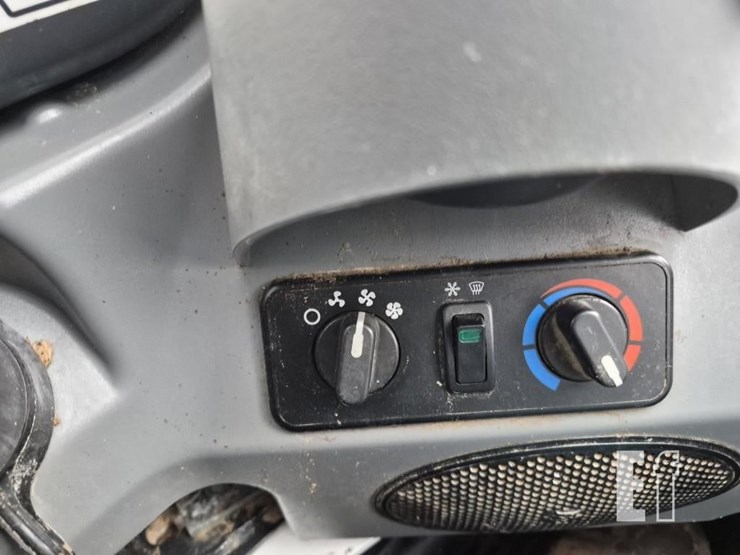 2022-bobcat-s770-image-19