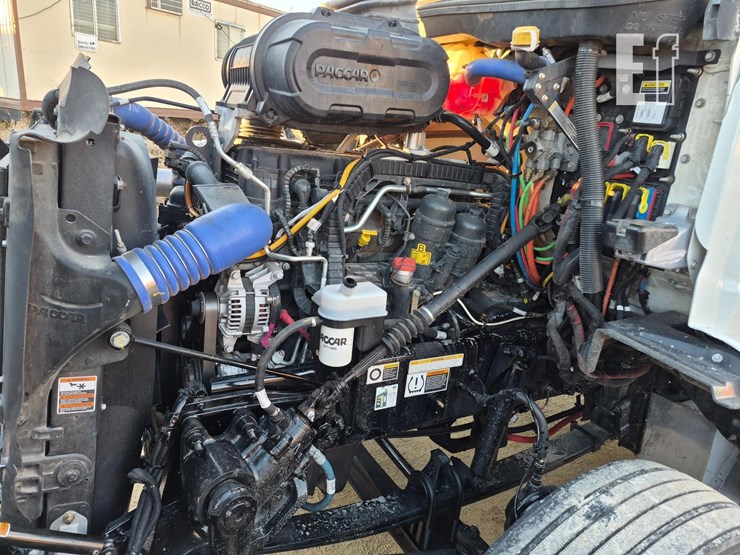 2024-peterbilt-579-image-32