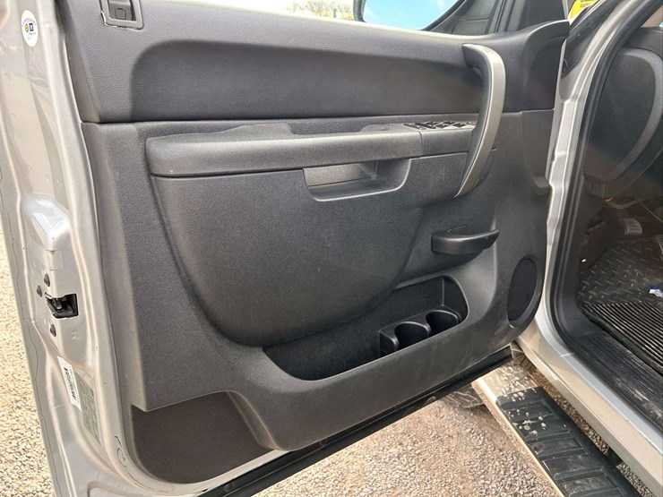 2012-chevrolet-silverado-1500-image-25