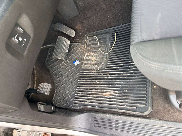 2012-chevrolet-silverado-1500-image-27