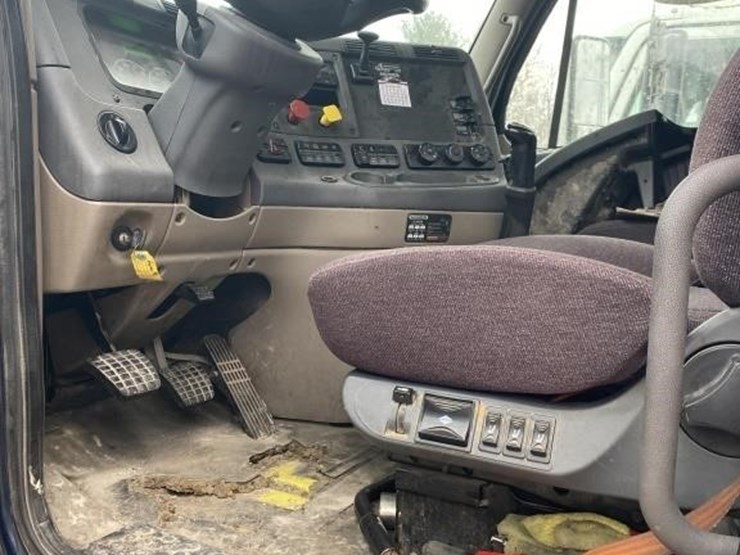 freightliner-semi-truck-image-7