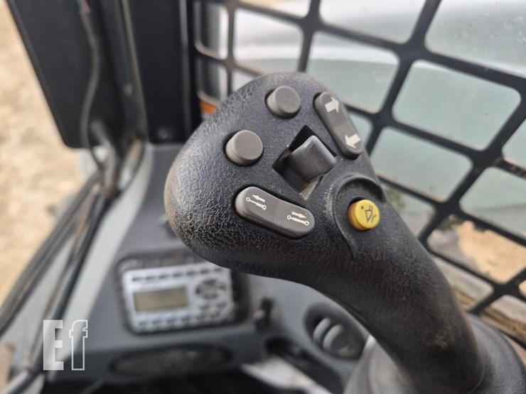 2022-bobcat-s770-image-17