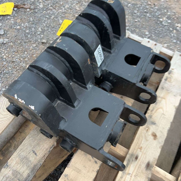 QTY (2) 30 MM PIN EXCAVATOR COUPLER