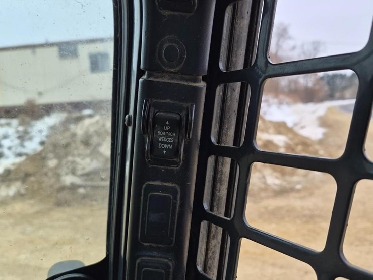 bobcat-s750-image-23