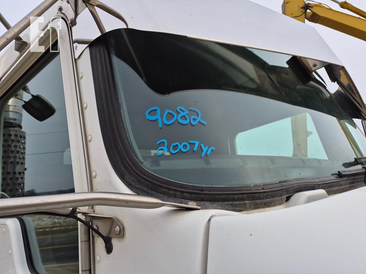 kenworth-t330-image-7