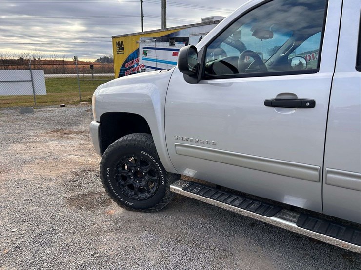 2012-chevrolet-silverado-1500-image-24