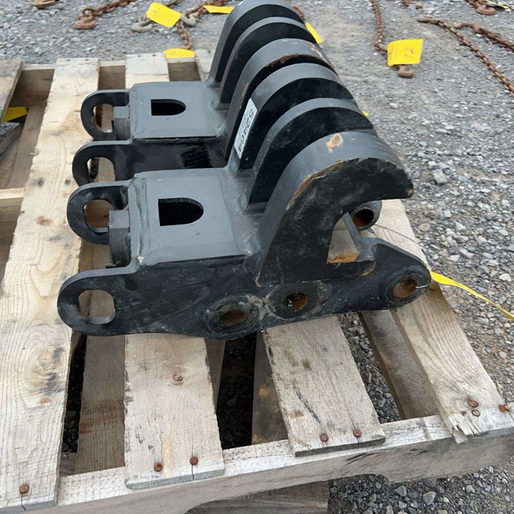 QTY (2) 30 MM PIN EXCAVATOR COUPLER