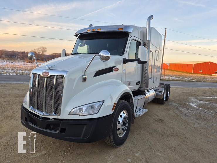 2024-peterbilt-579-image-3