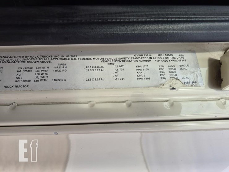 2024-mack-anthem-64t-image-15