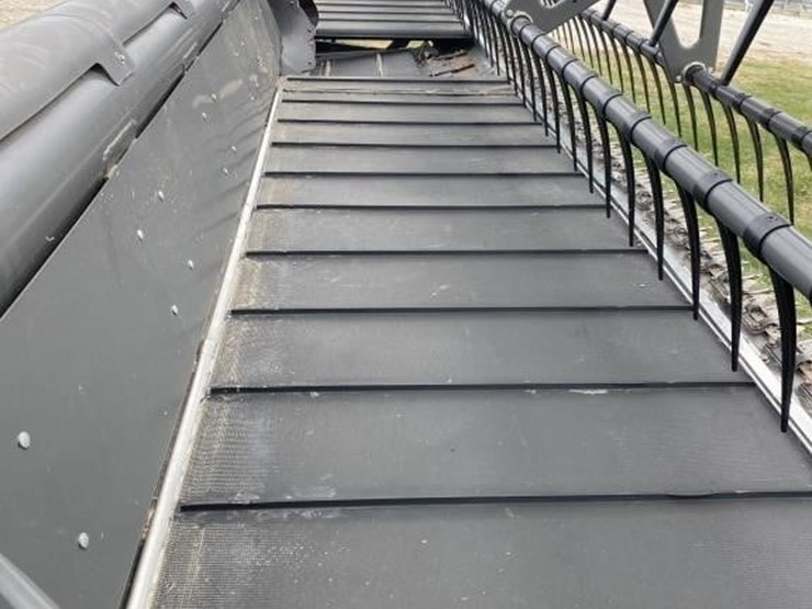 gleaner-30’-draper-head-image-7