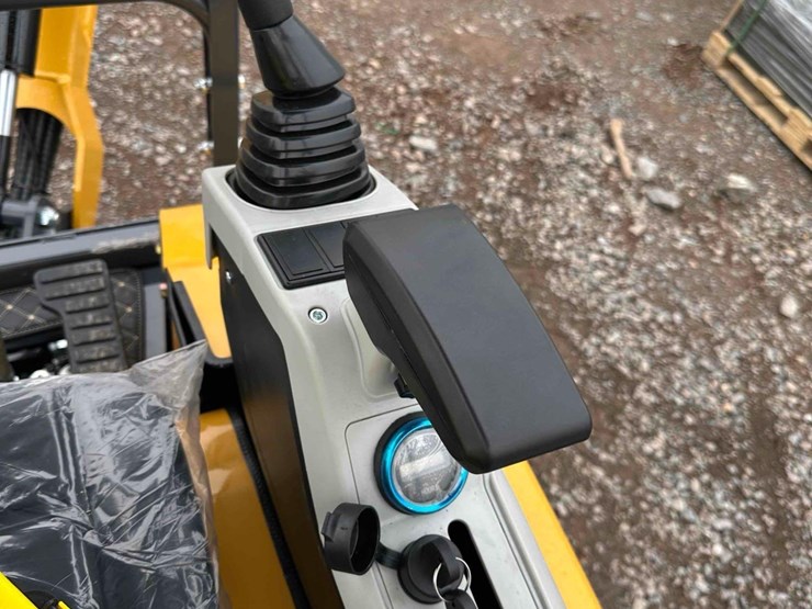 unused-sdle20-mini-excavator-image-16