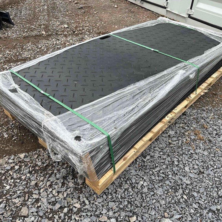 (15) 5'x8' Plastic Mats