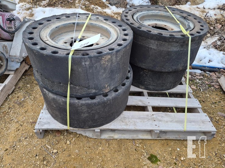 no-flat-skid-steer-tires-image-3