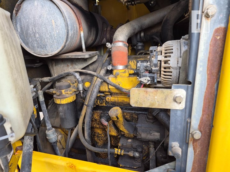 2006-deere-444j-image-12