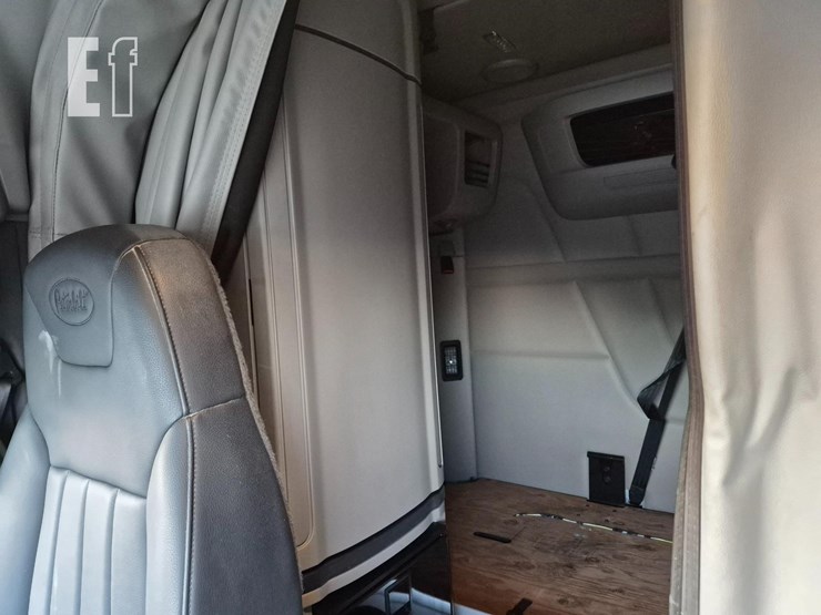 2024-peterbilt-579-image-24