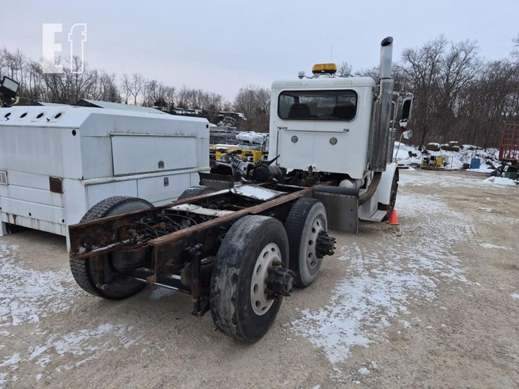 2008-peterbilt-365-image-7