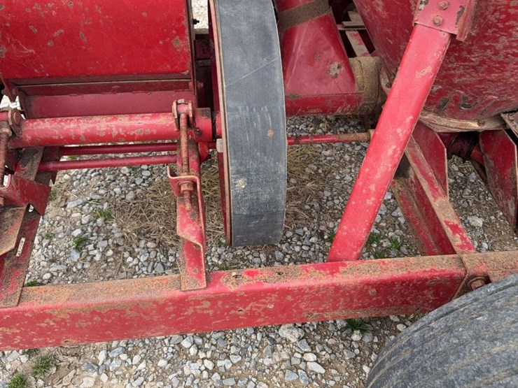 new-holland-352-image-8