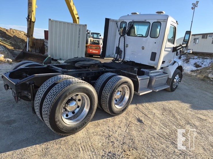 2017-peterbilt-579-image-10