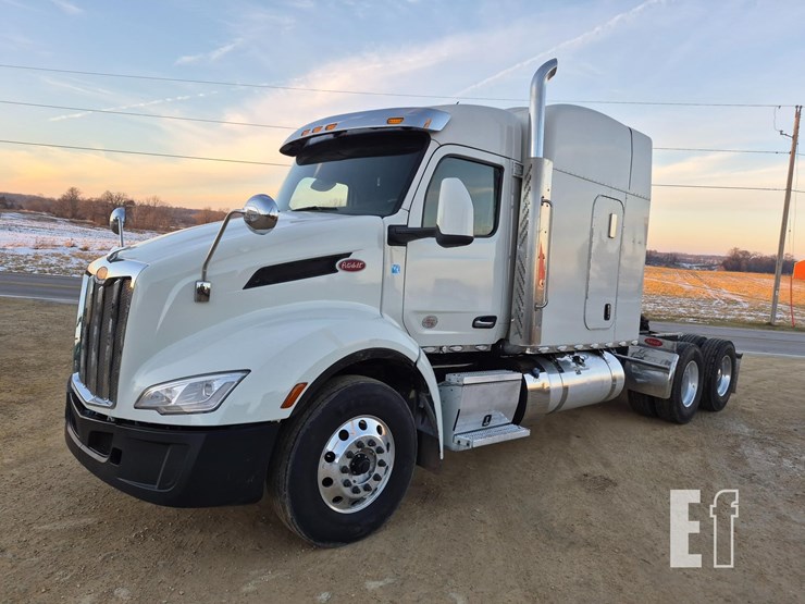 2024-peterbilt-579-image-2