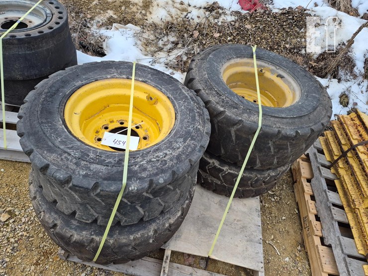 skid-loader-tires-and-rims-image-1