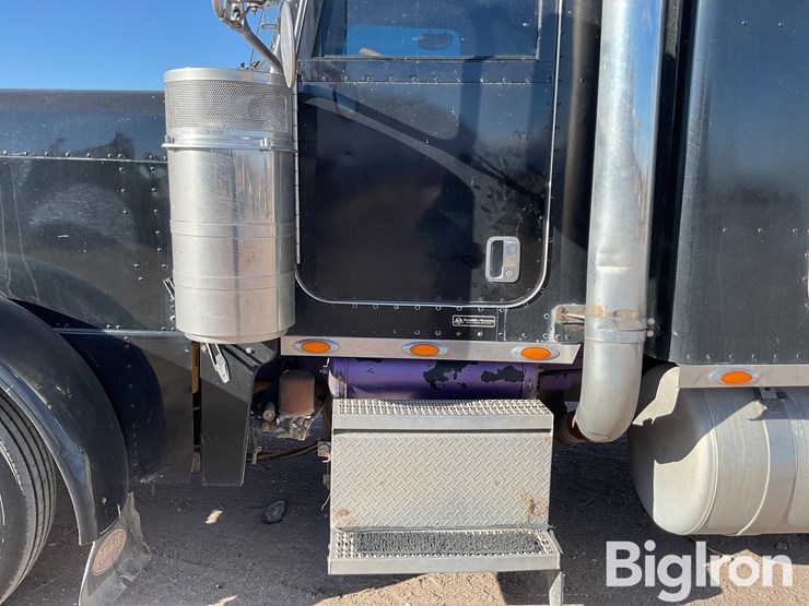 2003-peterbilt-379-image-14