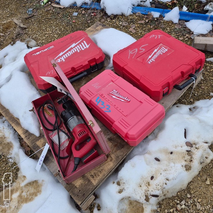 SKID OF MILWAUKEE TOOLS