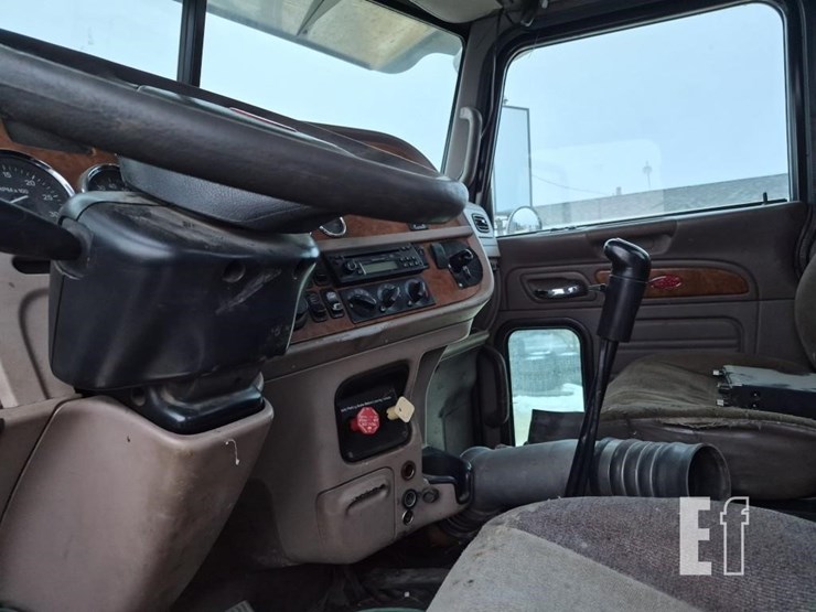 2008-peterbilt-365-image-14