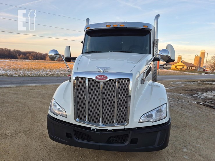 2024-peterbilt-579-image-4