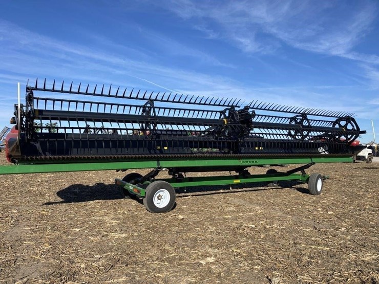 macdon-35'-fe75-s-drapper-image-1