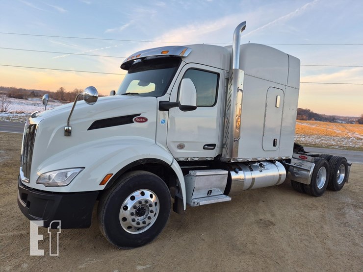 2024-peterbilt-579-image-1