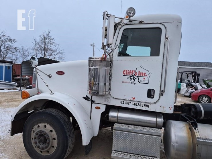 2008-peterbilt-365-image-10