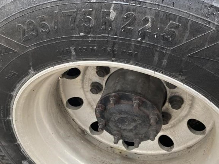 freightliner-semi-truck-image-5