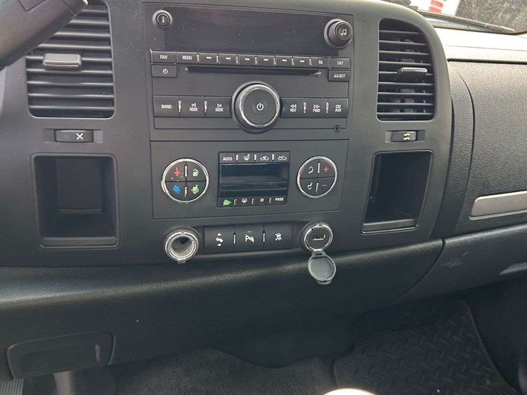 2012-chevrolet-silverado-1500-image-28