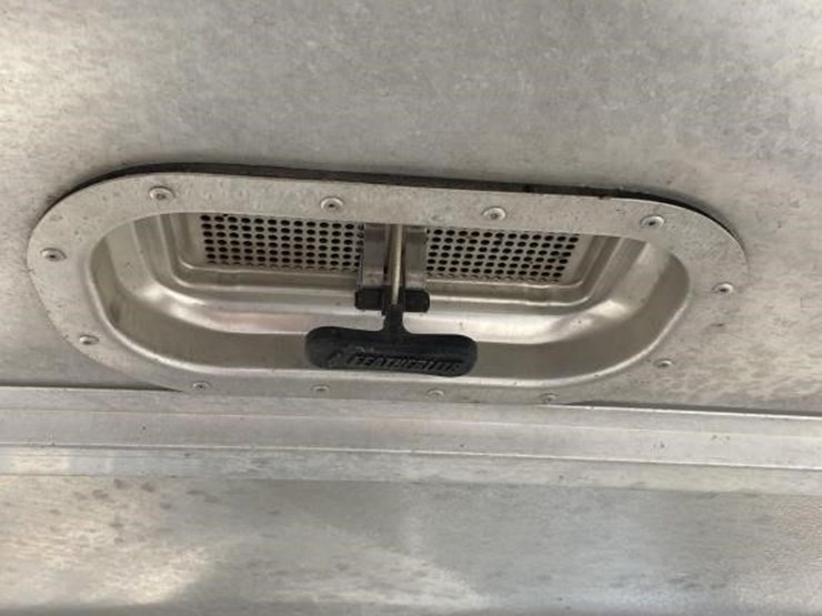 2020-featherlite-7.5x26-aluminum-livestock-trailer-image-10