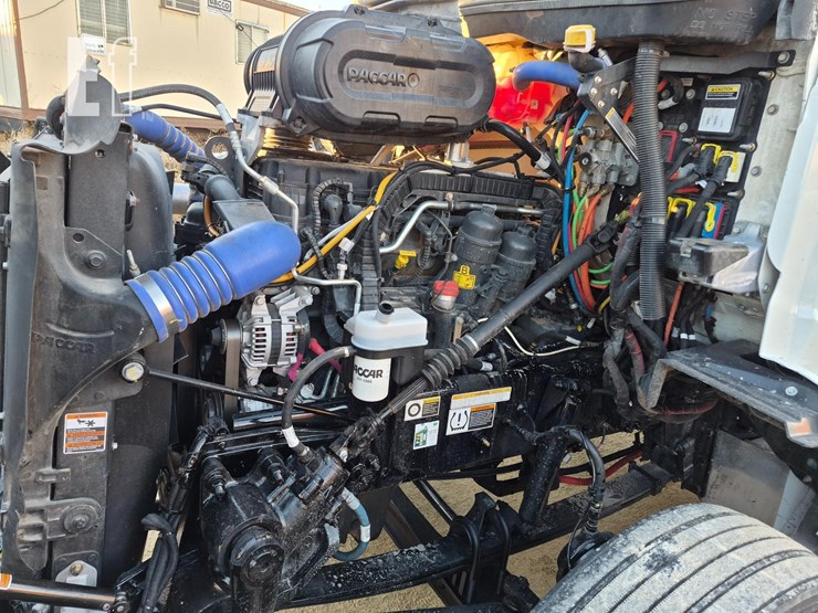 2024-peterbilt-579-image-31