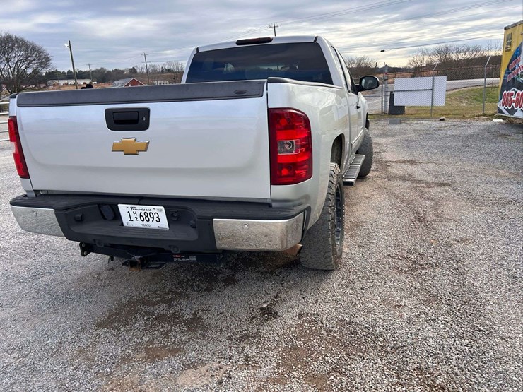 2012-chevrolet-silverado-1500-image-17