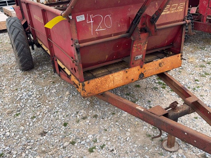 new-holland-202-image-7