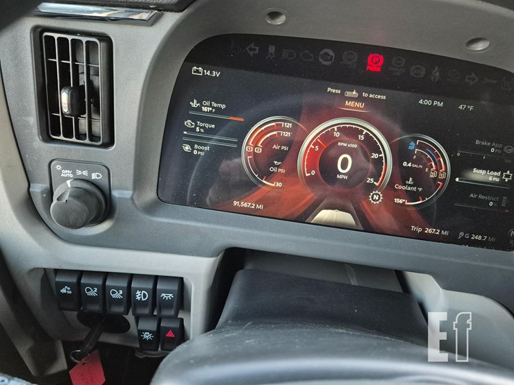 2024-peterbilt-579-image-29