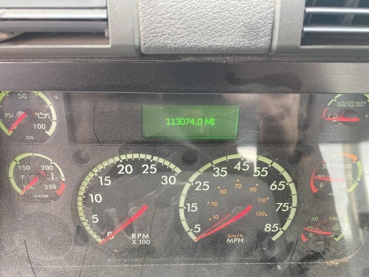 freightliner-semi-truck-image-11