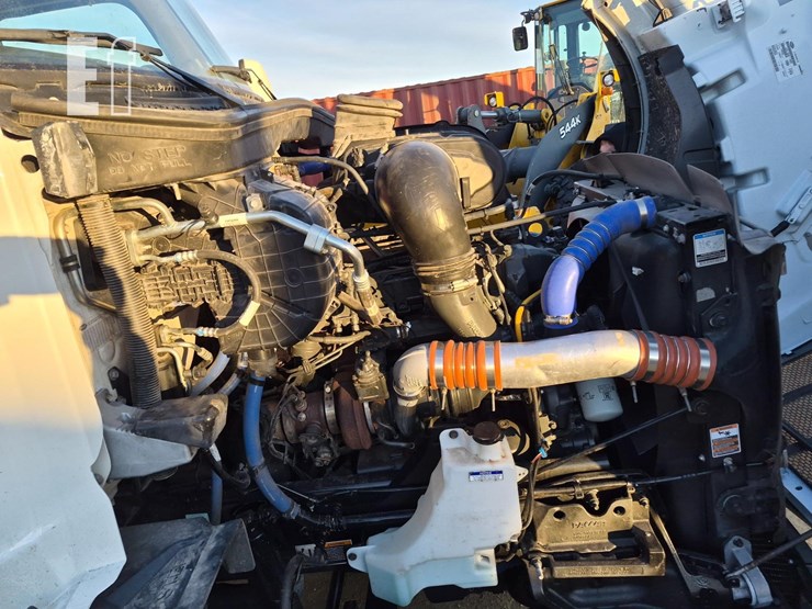 2024-peterbilt-579-image-37