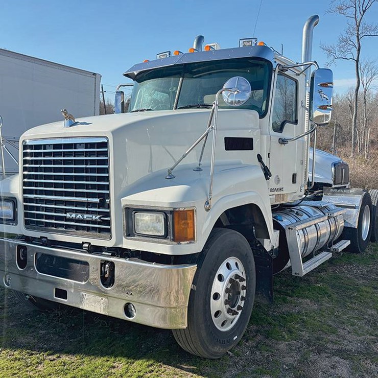 2017 MACK CHU613