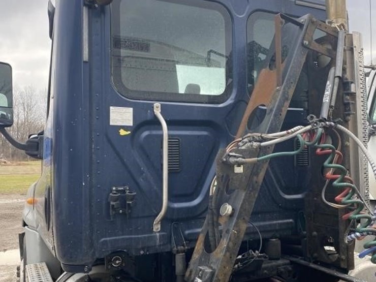 freightliner-semi-truck-image-6