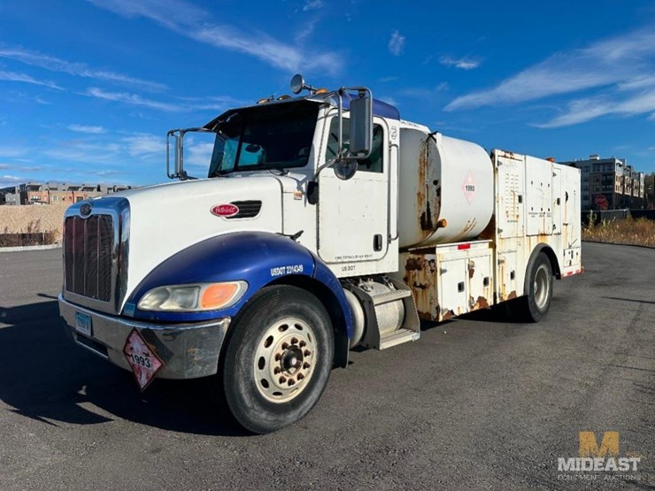 2004-peterbilt-pb335-fuel/lube-truck-image-1