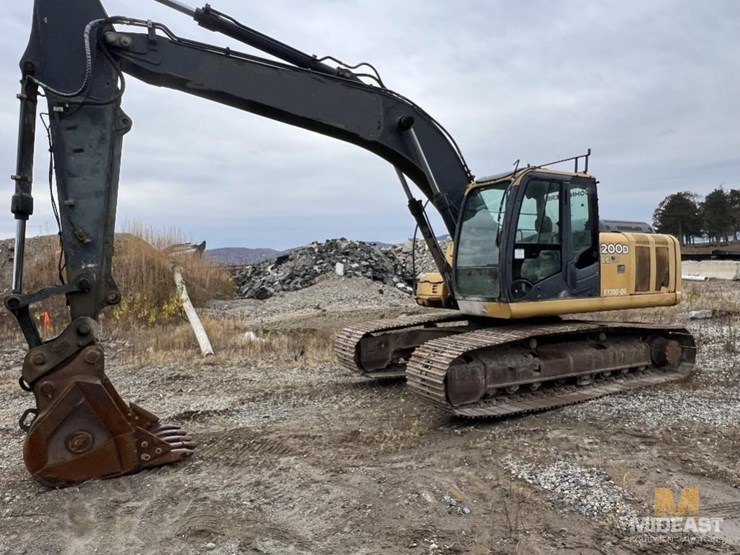 2010-200d-excavator-image-1