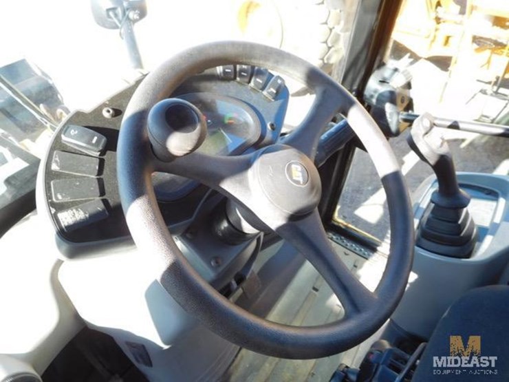 2022-caterpillar-908m-image-16